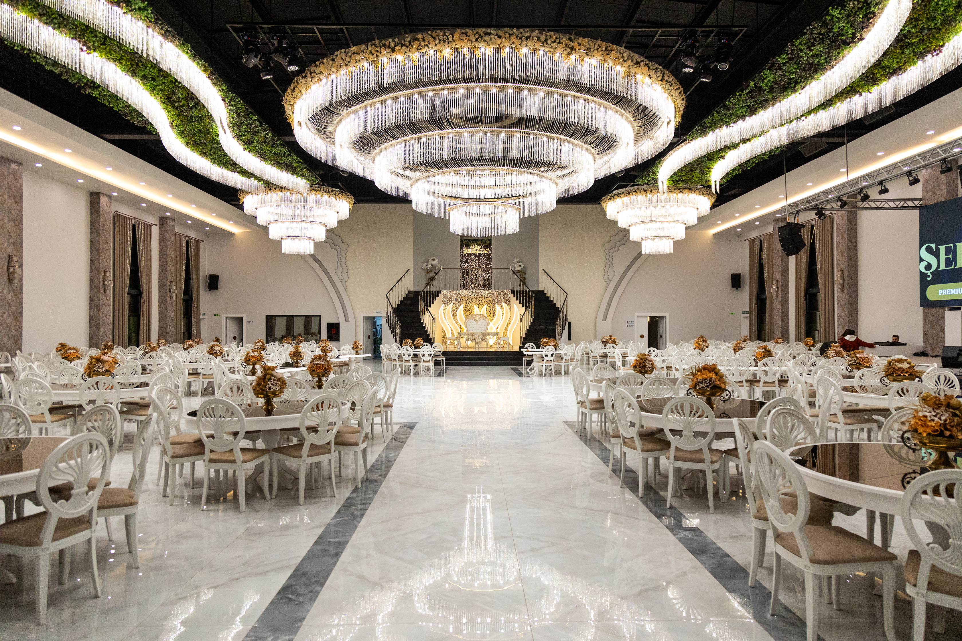 Balo salonu sahne ve pist küçük